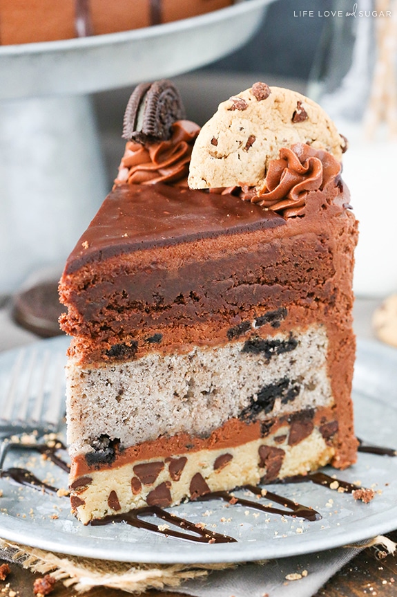 Oreo Brookie Layer Cake | Featured on www.vegetariant.com