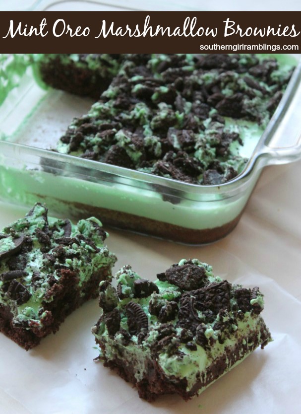 Mint Oreo Marshmallow Brownies | Featured on www.vegetariant.com