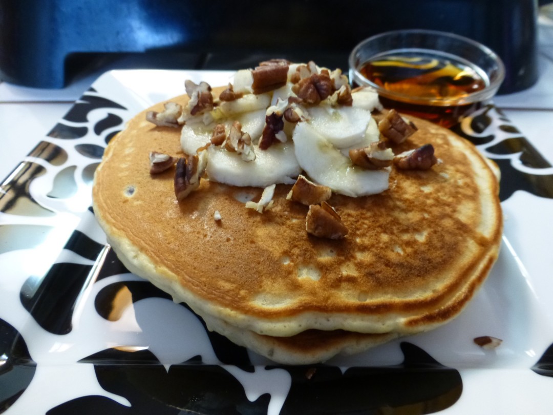 Blueberry banana nut pancake stack | http://www.vegetariant.com/wp-content/uploads/2016/03/Blueberry-banana-nut-pancake-stack.jpg | www,vegetariant.com