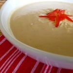 Roasted Cauliflower and Garlic Soup | www.vegetariant.com