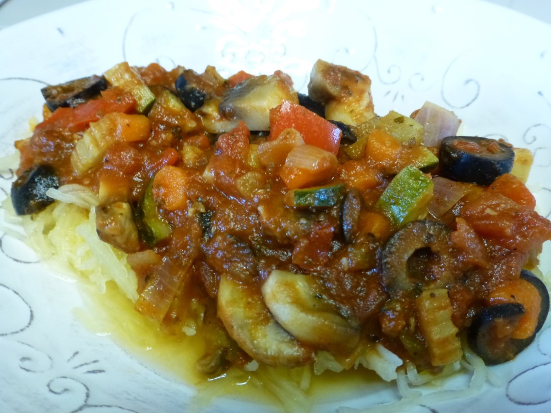 Spaghetti Squash Chunky Veggie Marinara | www.vegetariant.com