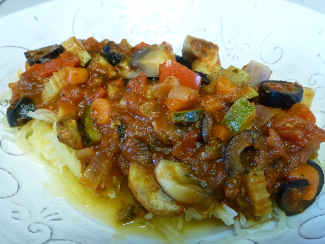 Spaghetti Squash Chunky Veggie Marinara | www.vegetariant.com