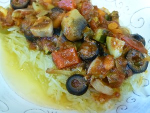 Spaghetti Squash Chunky Veggie Marinara | www.vegetariant.com