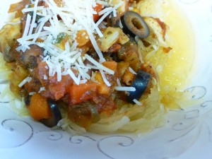 Spaghetti Squash Chunky Veggie Marinara | www.vegetariant.com