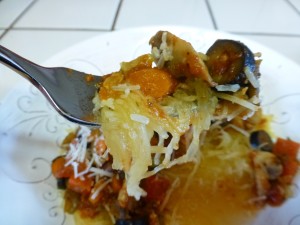 Spaghetti Squash Chunky Veggie Marinara | www.vegetariant.com