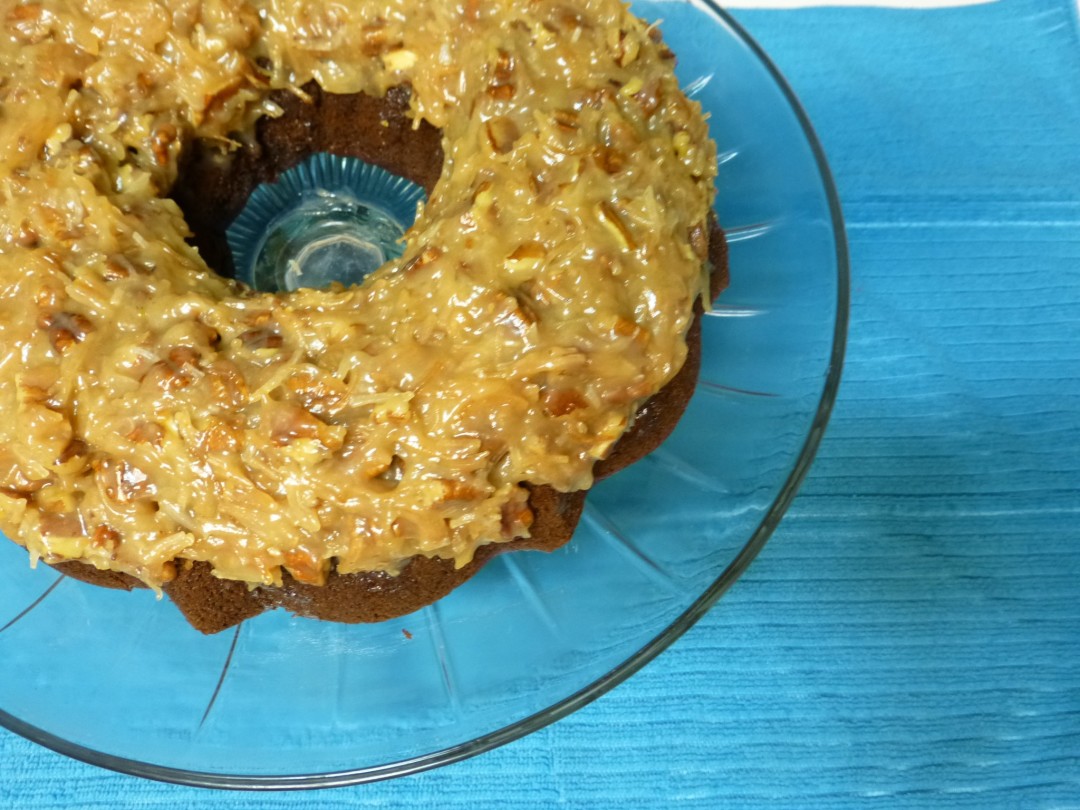 German Chocolate Bundt Cake | www.vegetariant.com