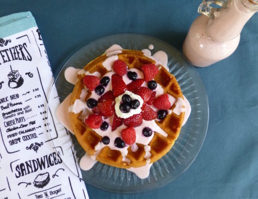 Protein Waffles with Smoothie Topping | www.vegetariant.com