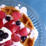 Protein Waffles with Smoothie Topping | www.vegetariant.com