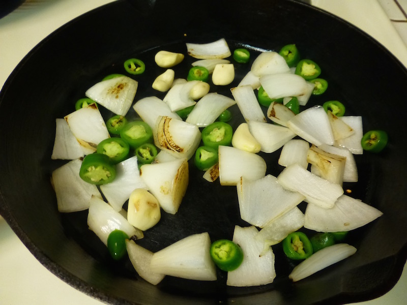 Cast Iron Skillet Blackened Salsa | www.vegetariant.com