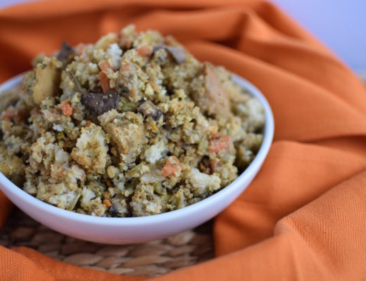 Vegetarian Sourdough Cornbread Stuffing | www.vegetariant.com