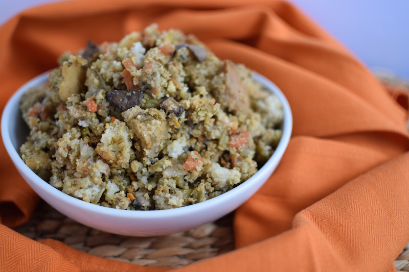 Vegetarian Sourdough Cornbread Stuffing | www.vegetariant.com