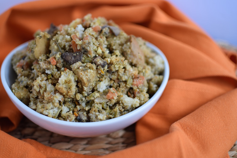 Vegetarian Sourdough Cornbread Stuffing | www.vegetariant.com